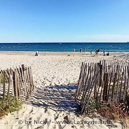 Apartment L'antre De Mer: Beachfront Retreat With Sea Views *