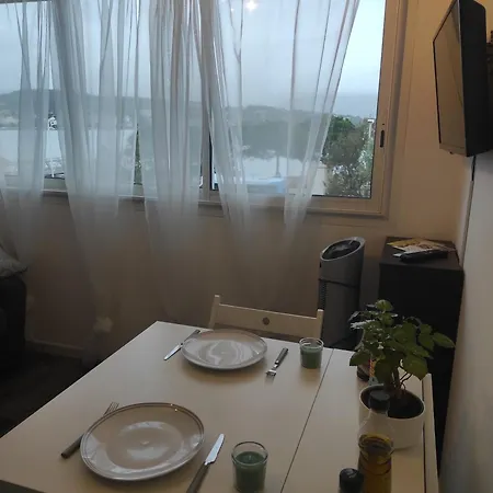 Apartment L'antre De Mer: Beachfront Retreat With Sea Views *